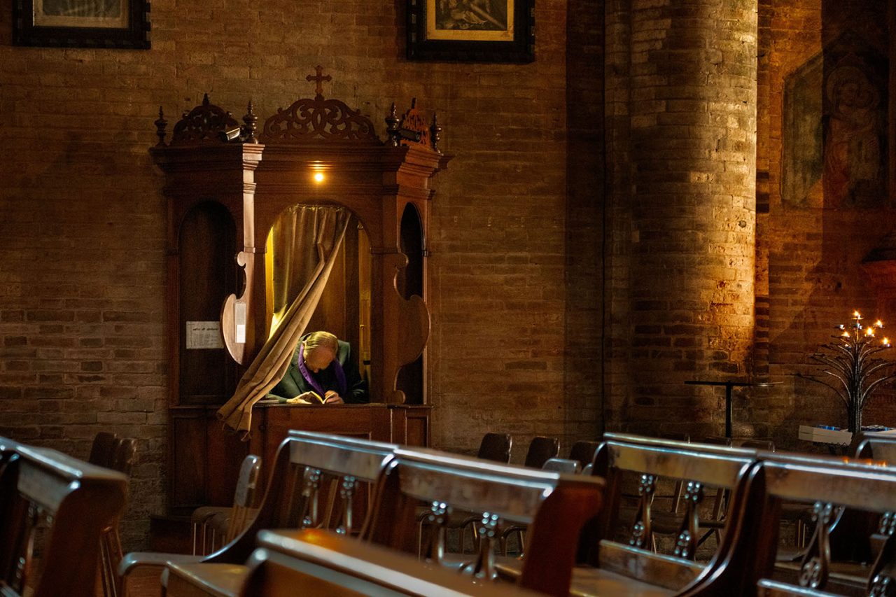 Confession, kerkbiecht, church, atmosfeer Bemelman.nl